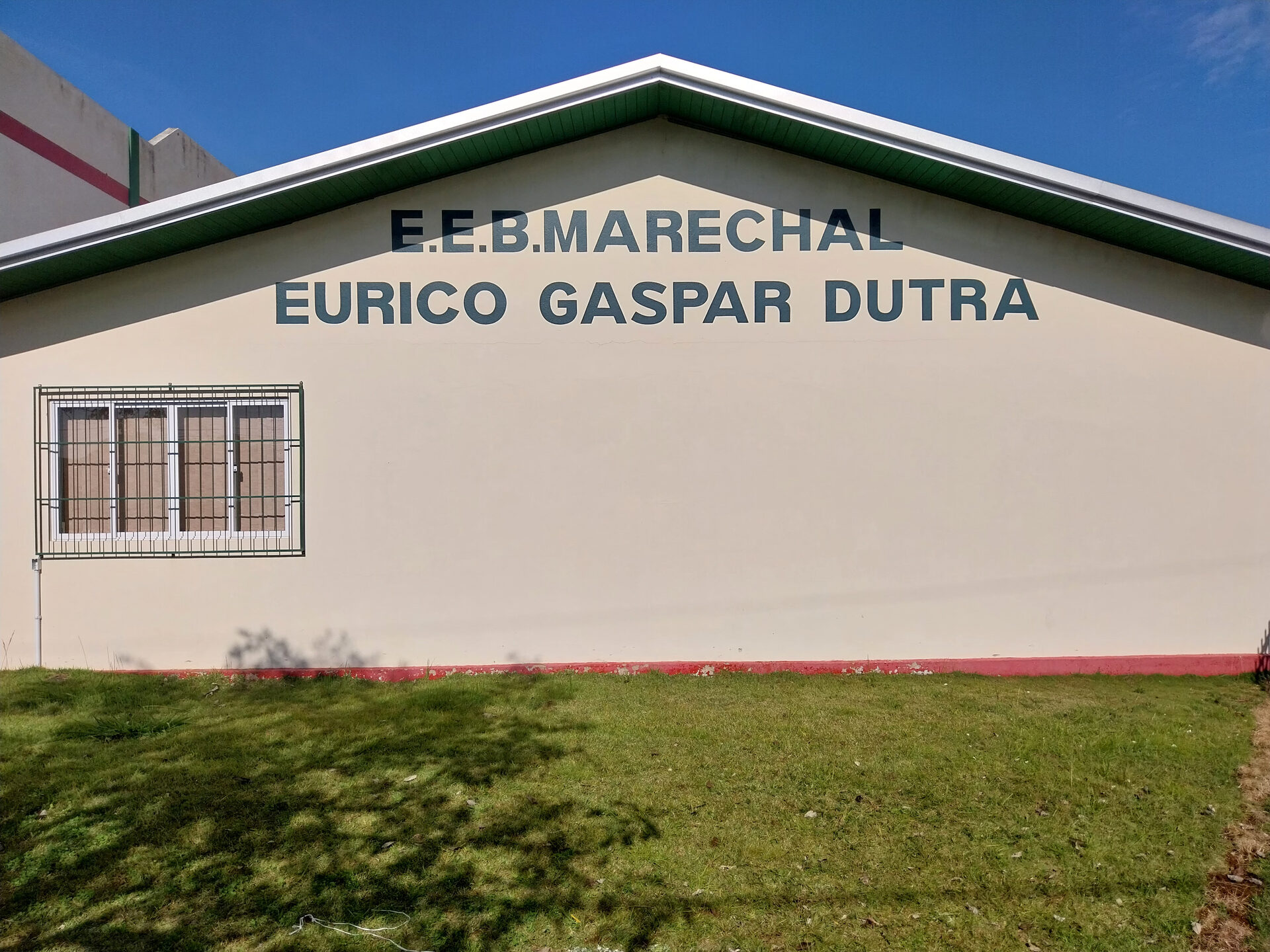 Fachada da EEB Marechal Eurico Gaspar Dutra