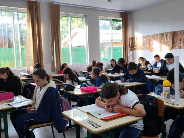 Estudantes em momento de leitura